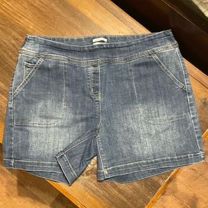 Westbound women’s denim shorts size 16